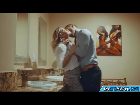 ❤️ جڏهن هڪ busty سنهري اوھان کي هڪ عوامي آرام روم ۾ seduces ❌ معيار جنسي